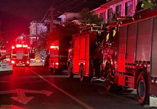 霓虹燈下的警示 四川食品廠有害氣體中毒事件致7人遇難