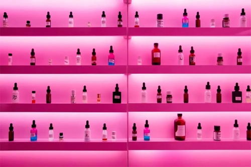 霓虹幻境 DS Durga 香水概念店的感官革命